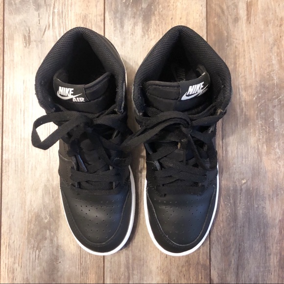 ⚫️⚪️ Jordan 1 - Cyber Monday | Size: 6 - Picture 5 of 8